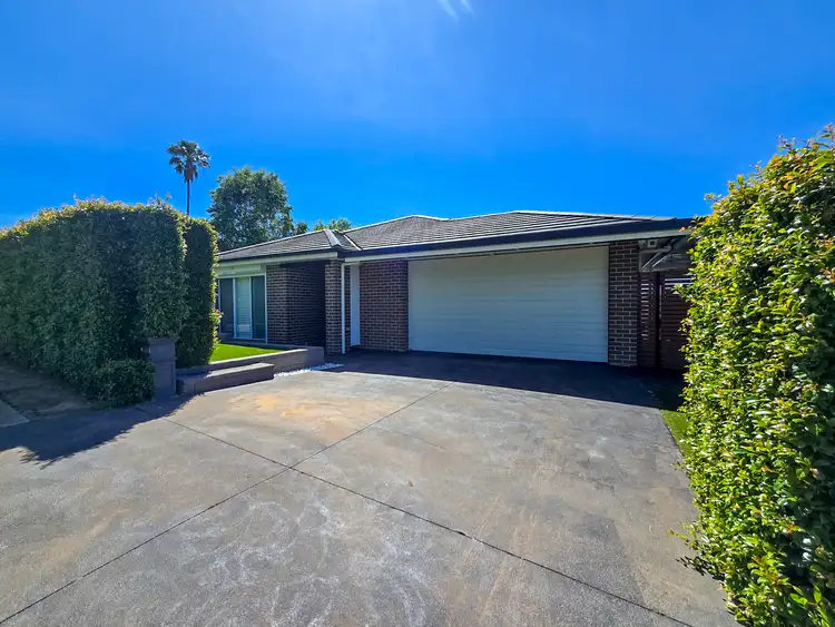 1 Tamora Street, Rosemeadow NSW 2560