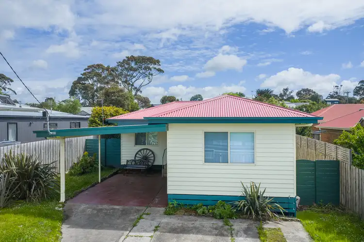 7 Bayview Avenue, Inverloch VIC 3996