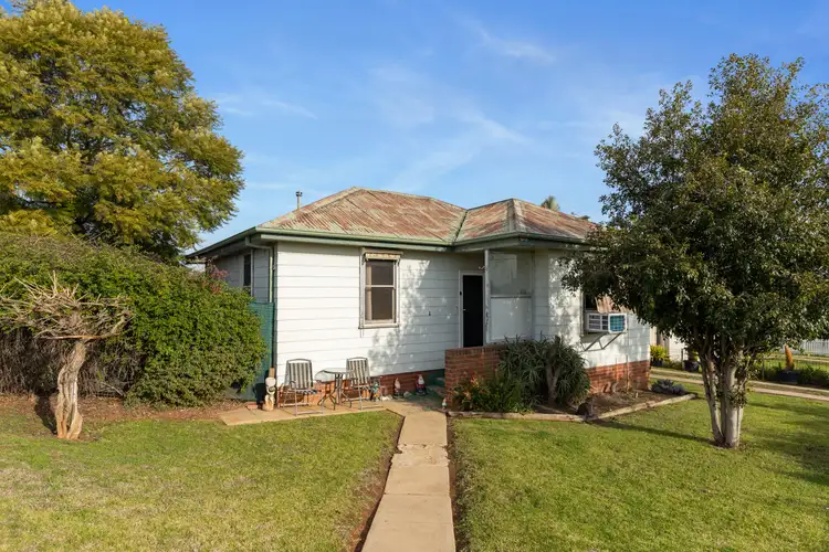 1 Spooner Avenue, Mount Austin NSW 2650