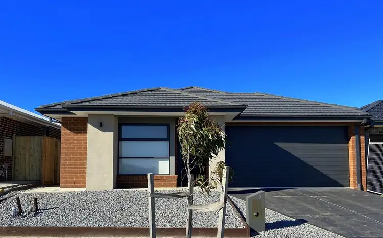 10 Commonwealth Circuit, Donnybrook VIC 3064