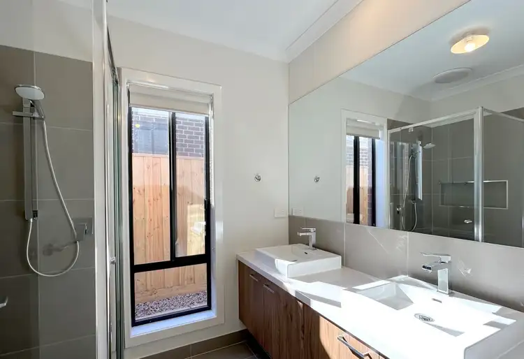 Fifth view of Homely house listing, 10 Commonwealth Circuit, Donnybrook VIC 3064