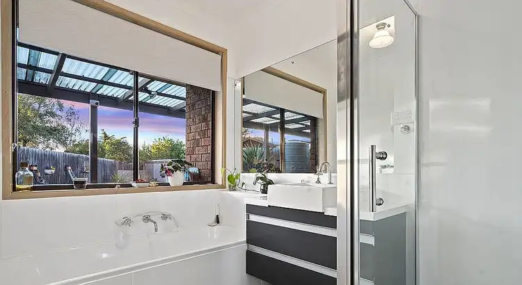 Fifth view of Homely house listing, 8 Linda Court, Werribee VIC 3030