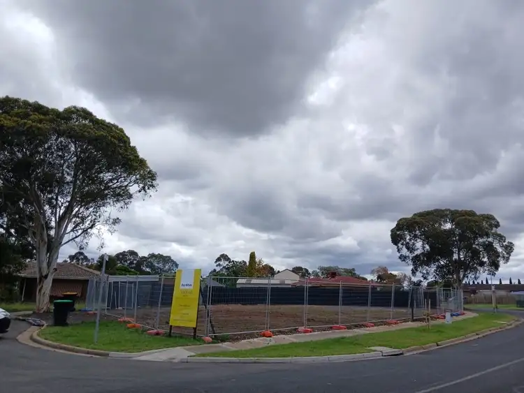 33 Argyll Circuit, Melton West VIC 3337