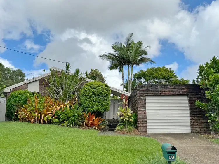 16 Hill Park Crescent