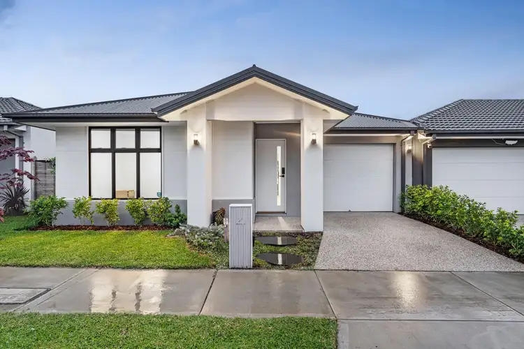 4 Salers Road, Clyde North VIC 3978