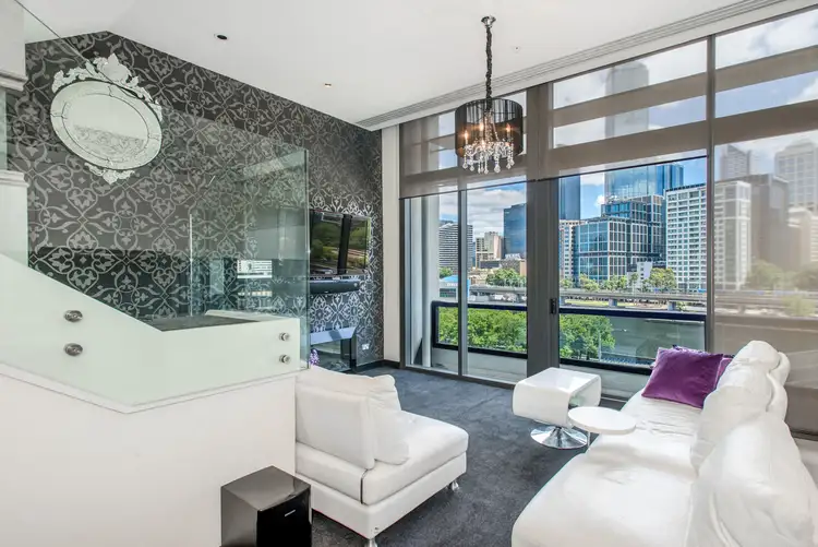 1 Queensbridge Square
