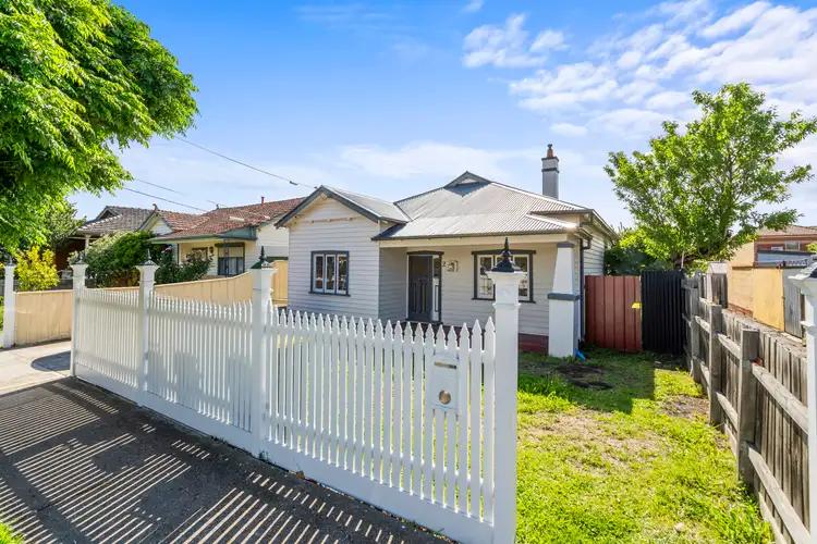 2 Darlington Grove, Coburg VIC 3058