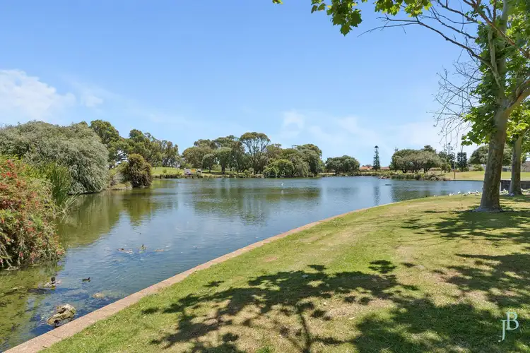 26 Westralia Gardens