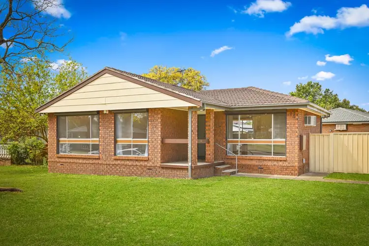 11 Hoyle Drive, Dean Park NSW 2761