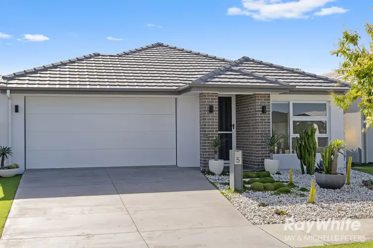 5 Preston Street, Newport QLD 4020