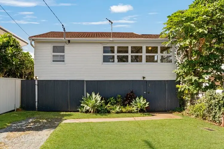 8 Dunns Terrace, Scarborough QLD 4020