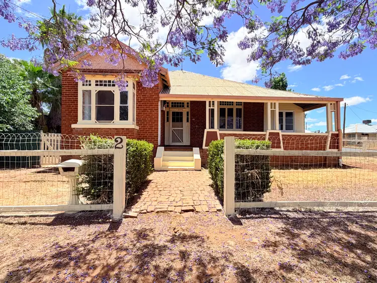 2 Oswin Street, Parkes NSW 2870