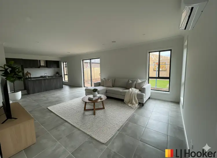 15 Codrington Street, Melton South VIC 3338