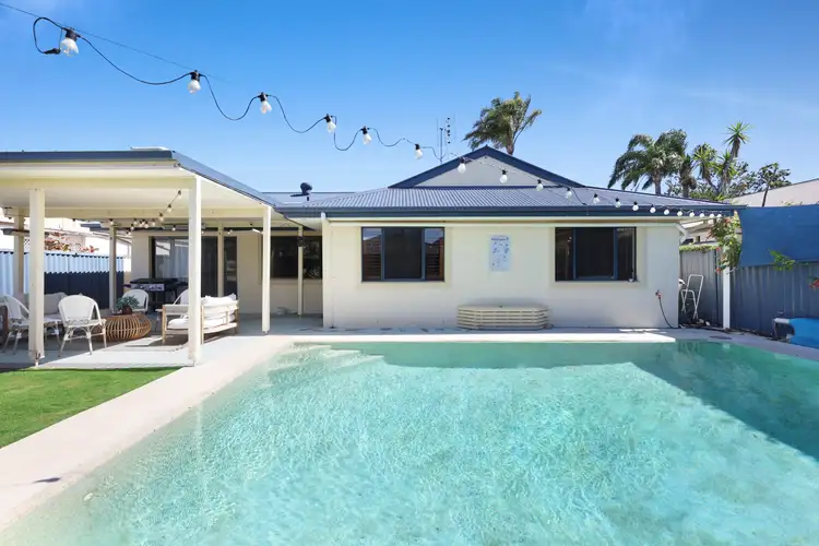 25 Drake Avenue, Paradise Point QLD 4216