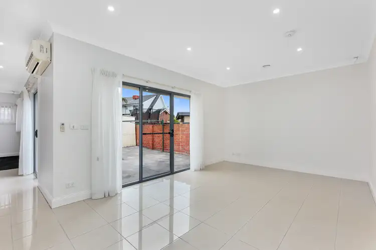 Fifth view of Homely unit listing, 2/246 Warrigal Road, Cheltenham VIC 3192