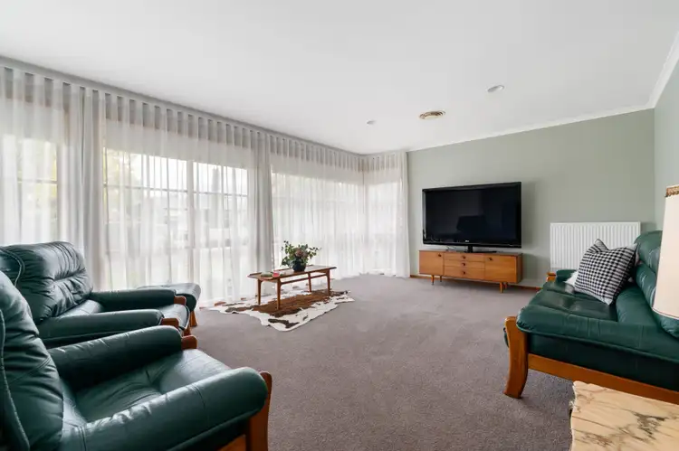 Second view of Homely house listing, 6 Arthur Court, Skye VIC 3977