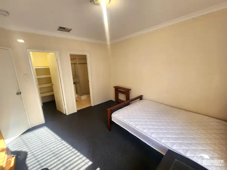 53b (Room 4) Lakeside Drive