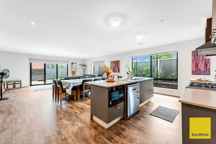 Fifth view of Homely house listing, 2 Sanford Close, Strathtulloh VIC 3338