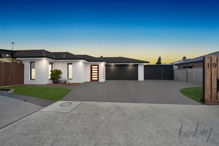 19 Chambly Drive, Mickleham VIC 3064