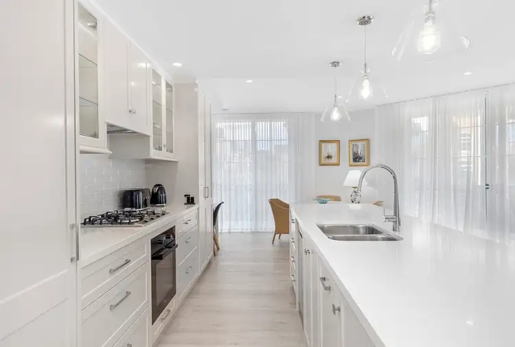 2037/3029 The Boulevard, Carrara QLD 4211