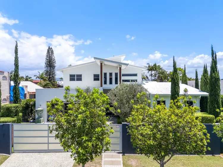 6 Argyle Crescent, Sorrento QLD 4217