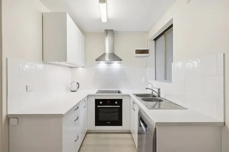 9/4 Comer Street, Como WA 6152