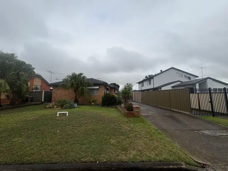 15 McCartney Crescent