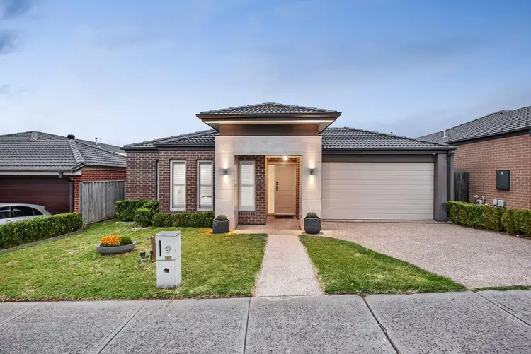 9 Nixon Drive, Berwick VIC 3806