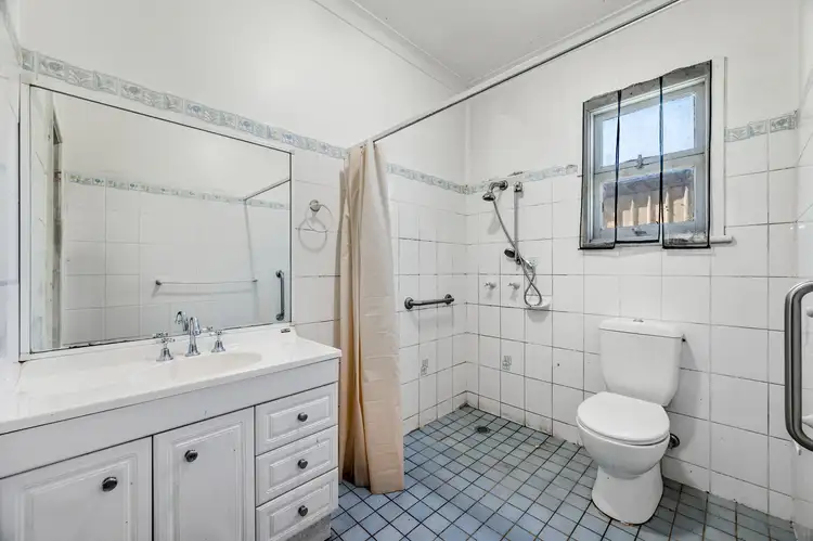 Fourth view of Homely house listing, 33 Parkland Avenue, Macquarie Fields NSW 2564