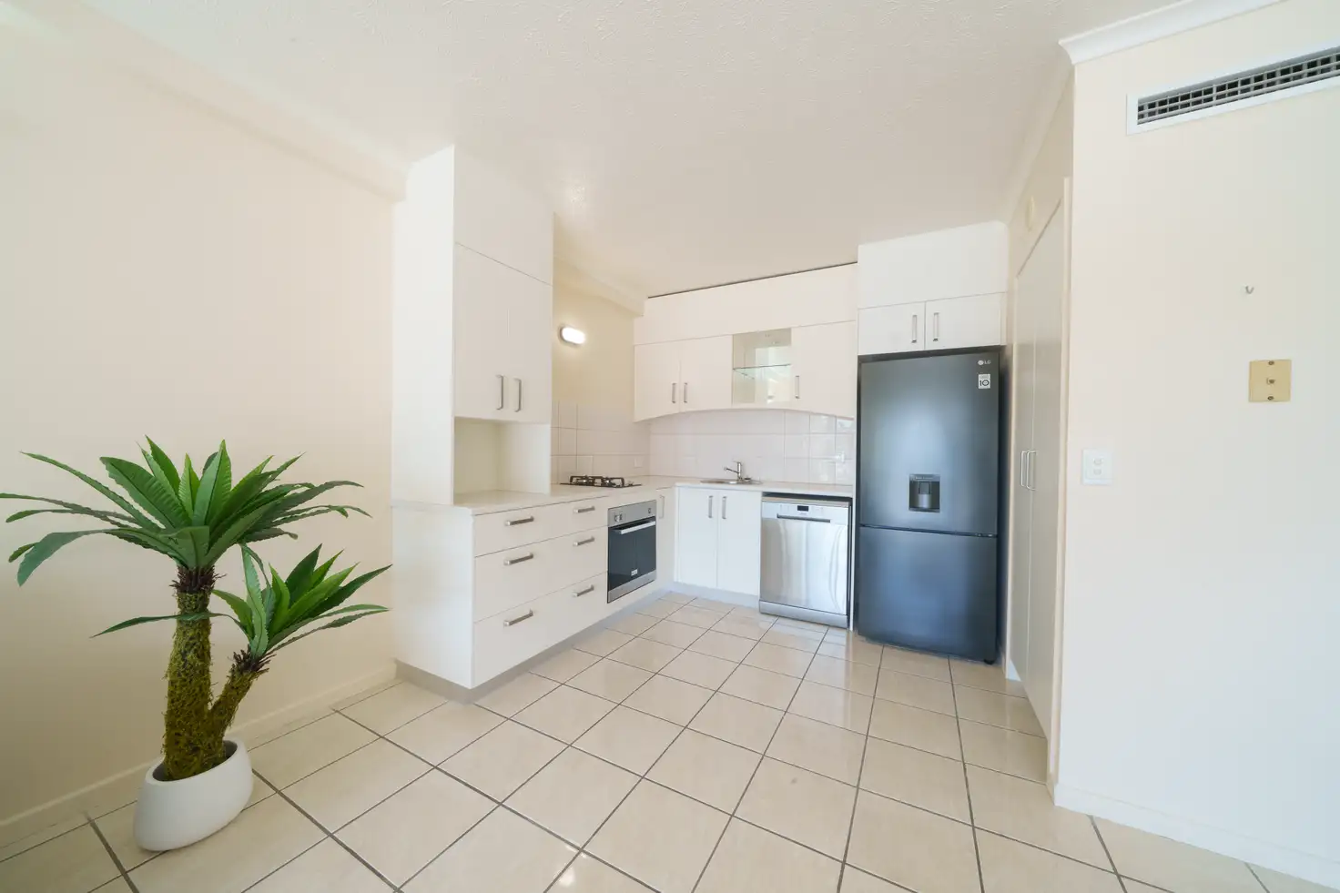 Main view of Homely unit listing, 23/86-124 Ogden Street, Townsville City QLD 4810