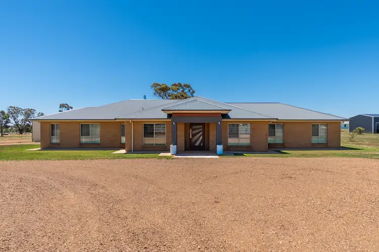 9 Evatt Street, Temora NSW 2666