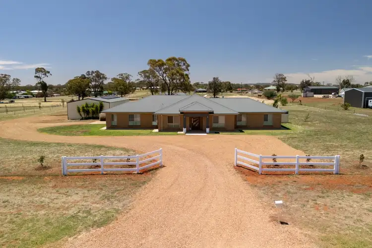 9 Evatt Street, Temora NSW 2666