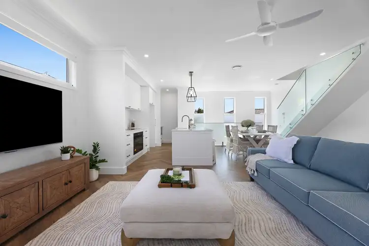 14 Victor Avenue, Paradise Point QLD 4216