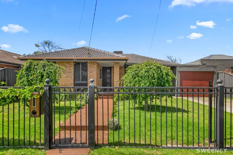 27 Simmons Drive, Seaholme VIC 3018