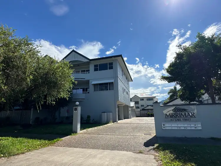 1/303 Lake Street, Cairns North QLD 4870