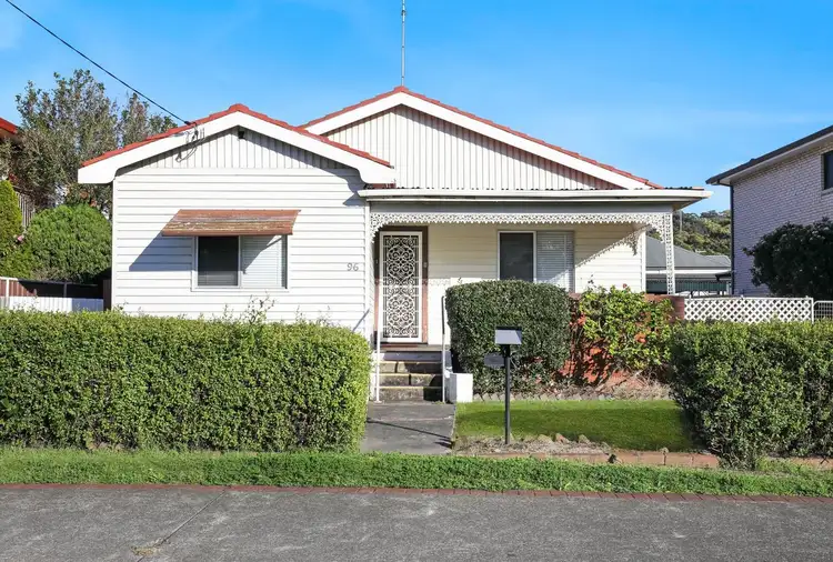 96 Gladstone Avenue, Coniston NSW 2500