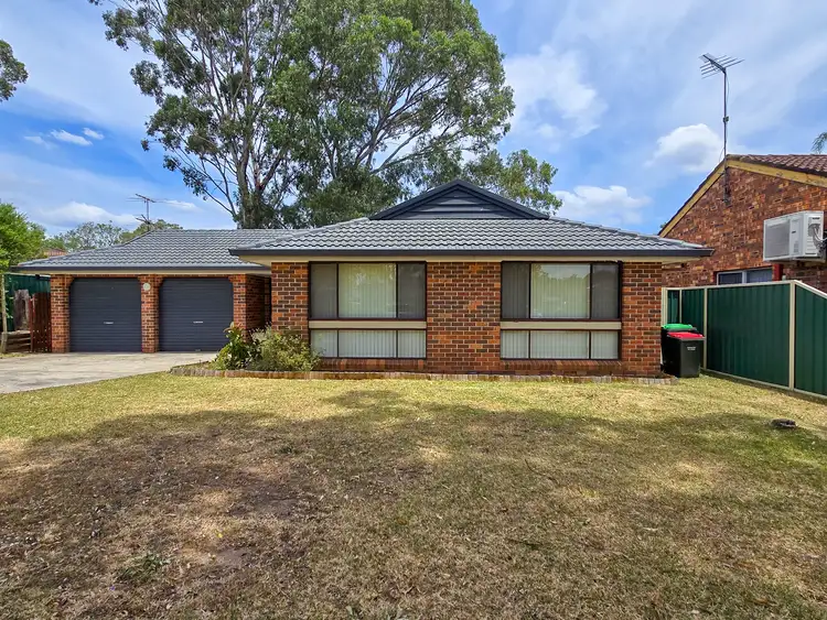 8 LEITH PLACE, St Andrews NSW 2566