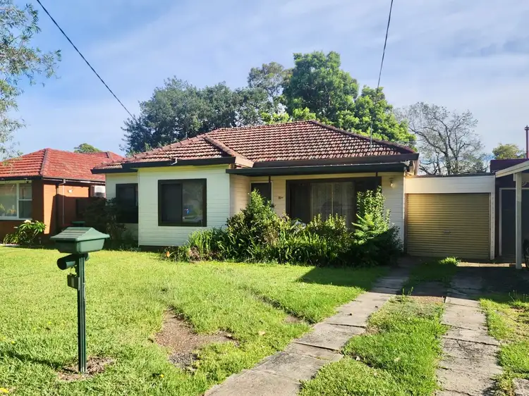 8 CALEDONIA CRESCENT, Peakhurst NSW 2210