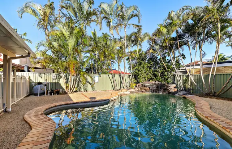 19 Daniel Court, Scarborough QLD 4020