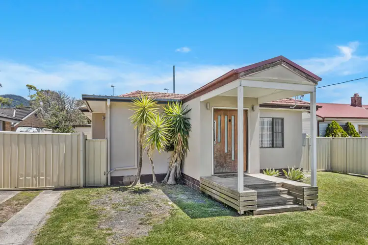 9 Albert Street, Unanderra NSW 2526
