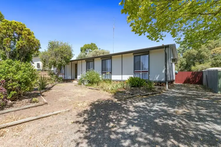 16 Geddes Avenue, Clare SA 5453