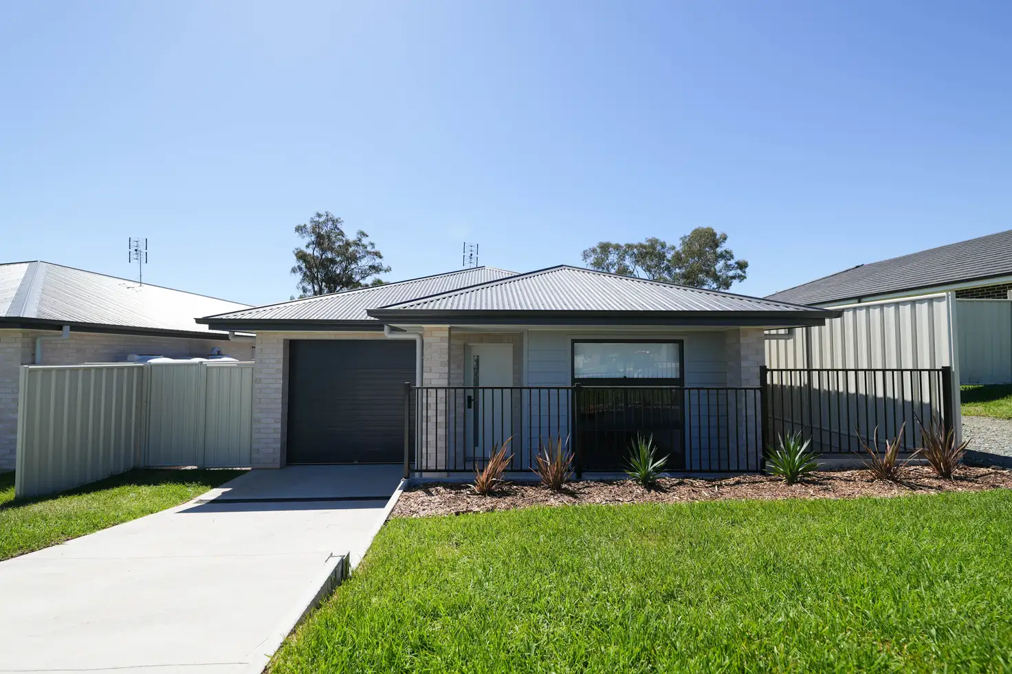 Main view of Homely semi-detached listing, 2/21 Rosewood Avenue, Parkes NSW 2870