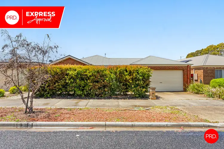 6 Queen St, Kangaroo Flat VIC 3555