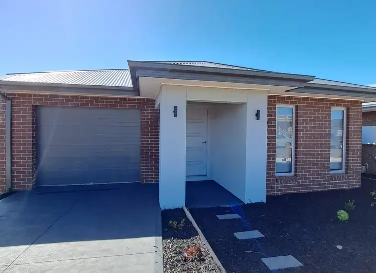 16 Tesla Road, Rockbank VIC 3335