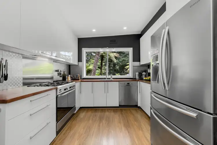 Fifth view of Homely house listing, 2 Grandview Crescent, Tecoma VIC 3160