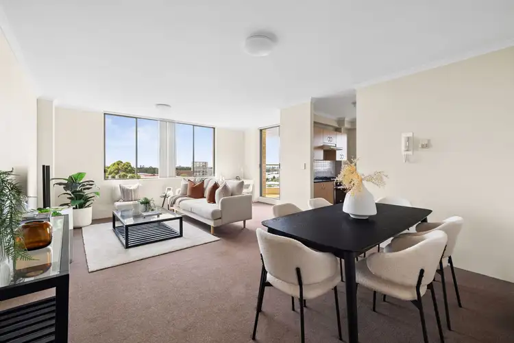 7 Rockdale Plaza Drive,