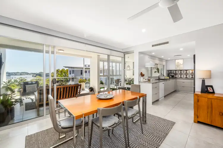 77/7 Grand Parade, Kawana Island QLD 4575