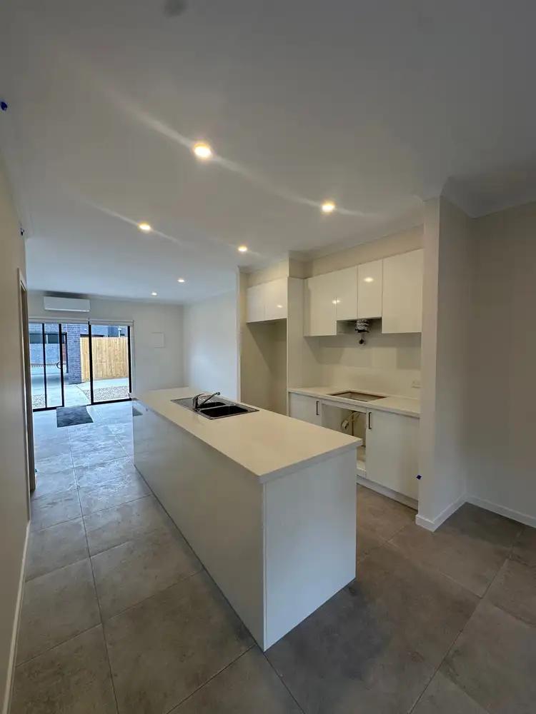 Fifth view of Homely house listing, 4/304 The Lakes Boulevard, South Morang VIC 3752