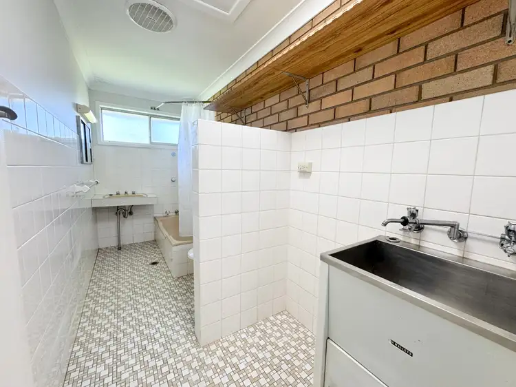 Fifth view of Homely unit listing, 1/32 Forbes Road, Parkes NSW 2870