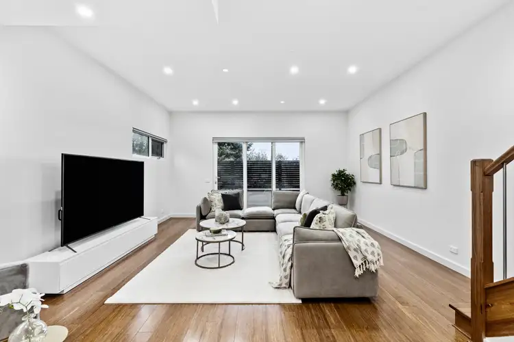 39 Devereaux Street, Oak Park VIC 3046